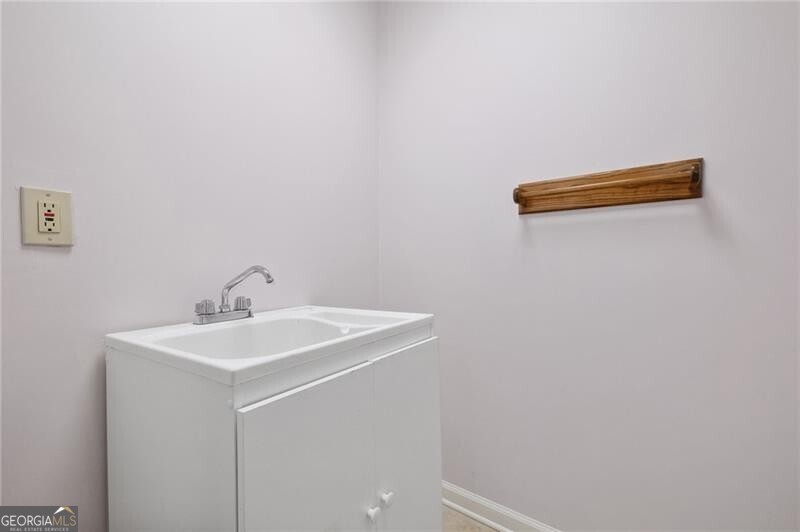 Atlanta, Georgia 30360, United States, 4 Bedrooms Bedrooms, ,4 BathroomsBathrooms,Residential,Pending,92533