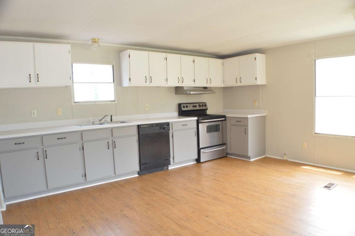 901 N VAN WERT RD