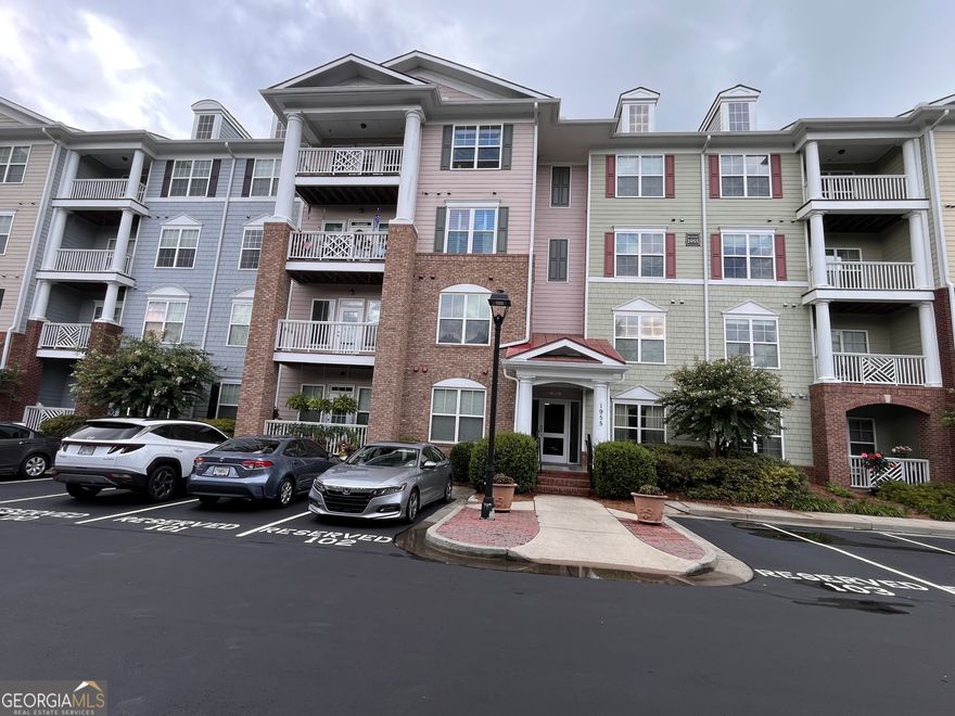 We're pleased to present the opportunity to acquire a Rare gem property in a highly demanded Alpharetta, GA. Including 1 bedrooms and 1 bathrooms, you are going to enjoy the 1,052 sqft that composes this Condo built in 2006. Nested in an enjoyable neighborhood, and minutes from local attractions, public transportation, and public park. Don't miss this great opportunity and don't be the last to schedule your visit today!