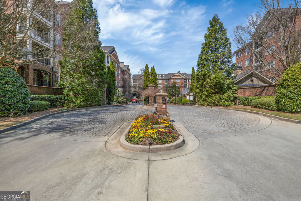 2300 Peachford RD 4002