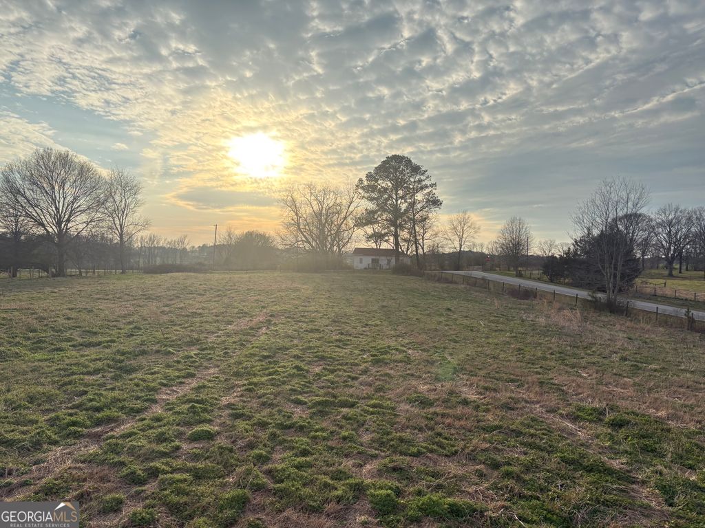 Photo of 18 W L Williams, commerce, GA 30530 (MLS # 10704517)