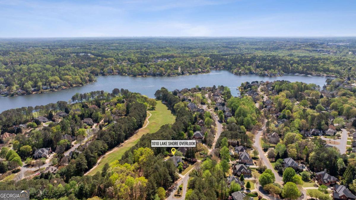 1010 Lake Shore Overlook