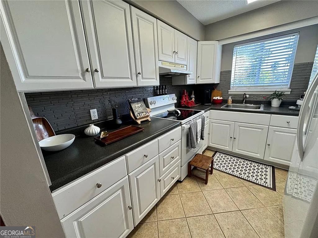 100 Blair RD B6