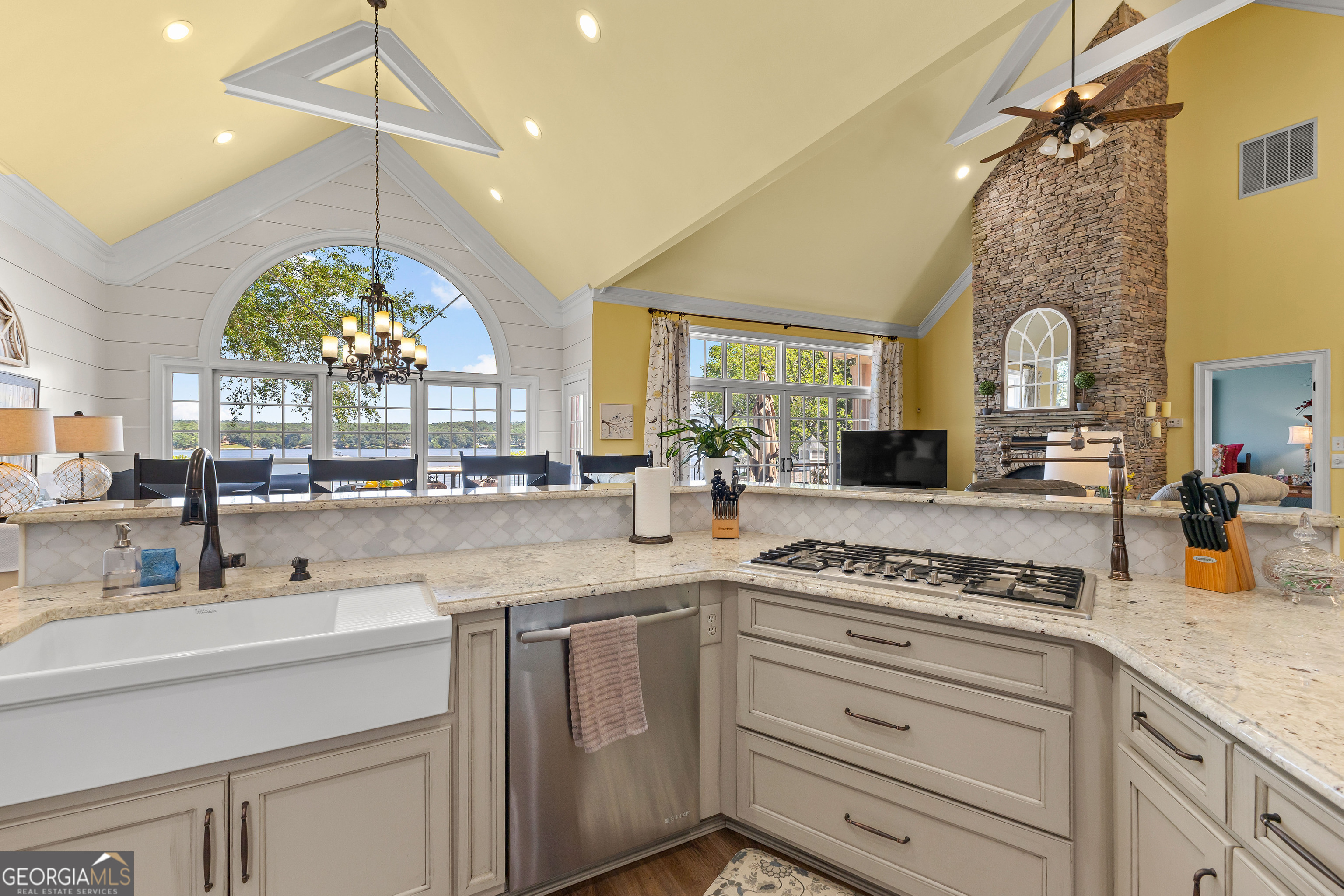 Jackson, Georgia 30233, United States, 3 Bedrooms Bedrooms, ,4 BathroomsBathrooms,Residential,Pending,24255