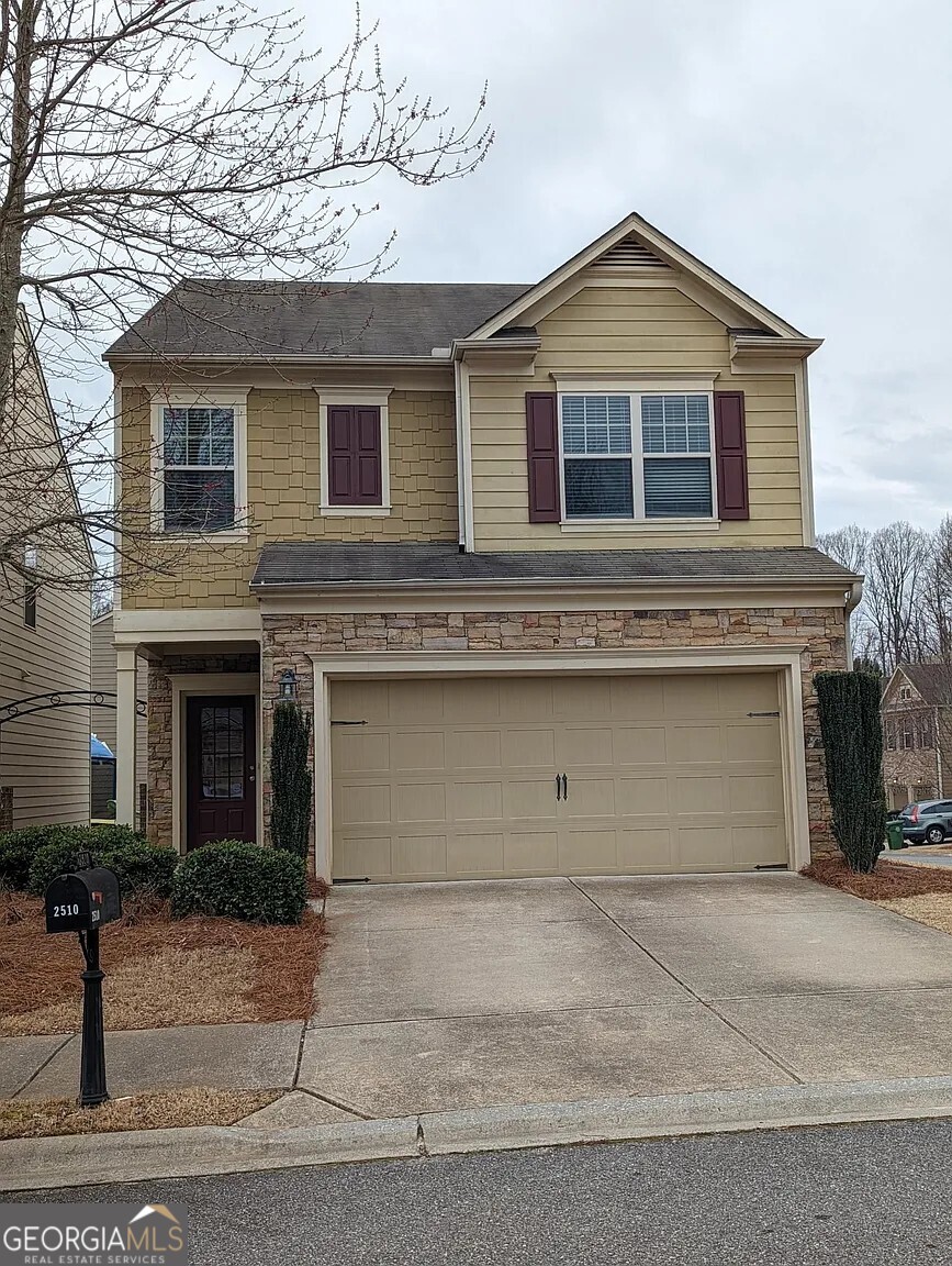 House is vacant and ready to Move-In. This is a 3 bedrooms, 2.5 bathroom house located in the heart of Cumming, on Peachtree parkway, which is closer to Alpharetta and JOhns creek , shopping, restuarants, schools. This house has a 2story foyer, gourmet kitchen and hardwood floors thru out the main level. This neighborhood is very close to grocery stores, minutes from GA-400 Hwy and many more! This neighborhood offers a playground, pool, sidewalks & streetlights.