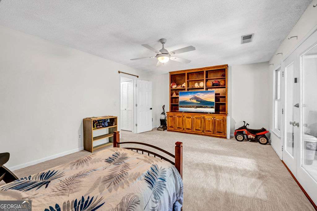 3835 Meeting ST