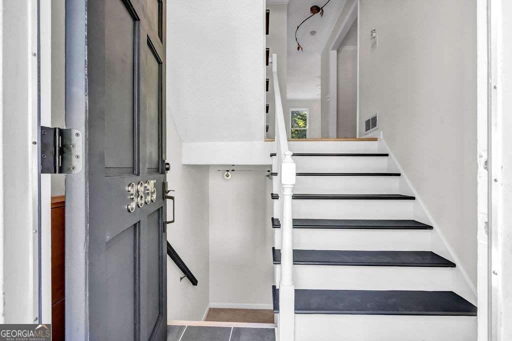 3835 Meeting ST