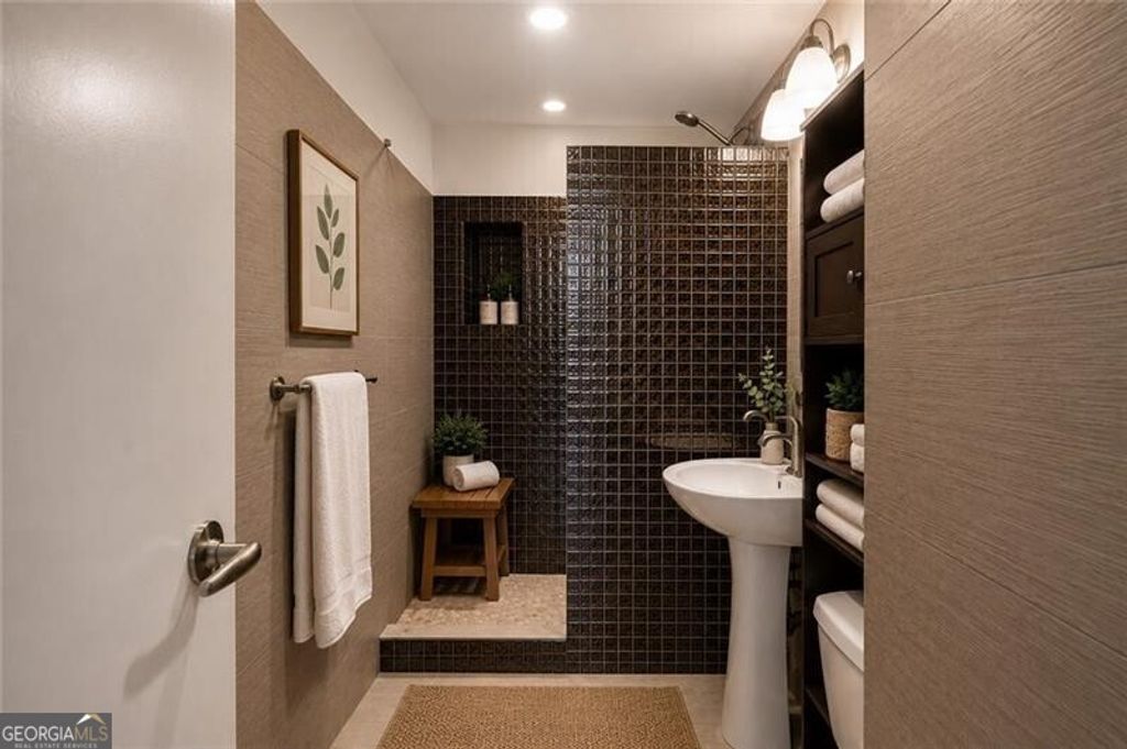 Photo of 2285 Peachtree Road NE #703, Atlanta, GA 30309 (MLS # 10761009)