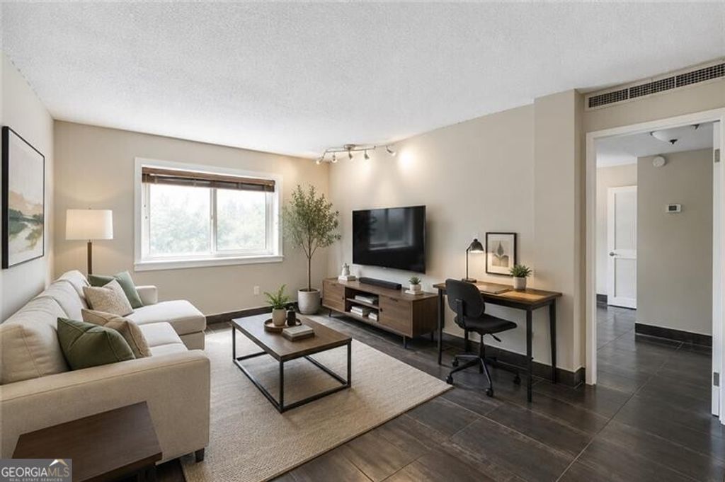 Photo of 2285 Peachtree Road NE #703, Atlanta, GA 30309 (MLS # 10761009)
