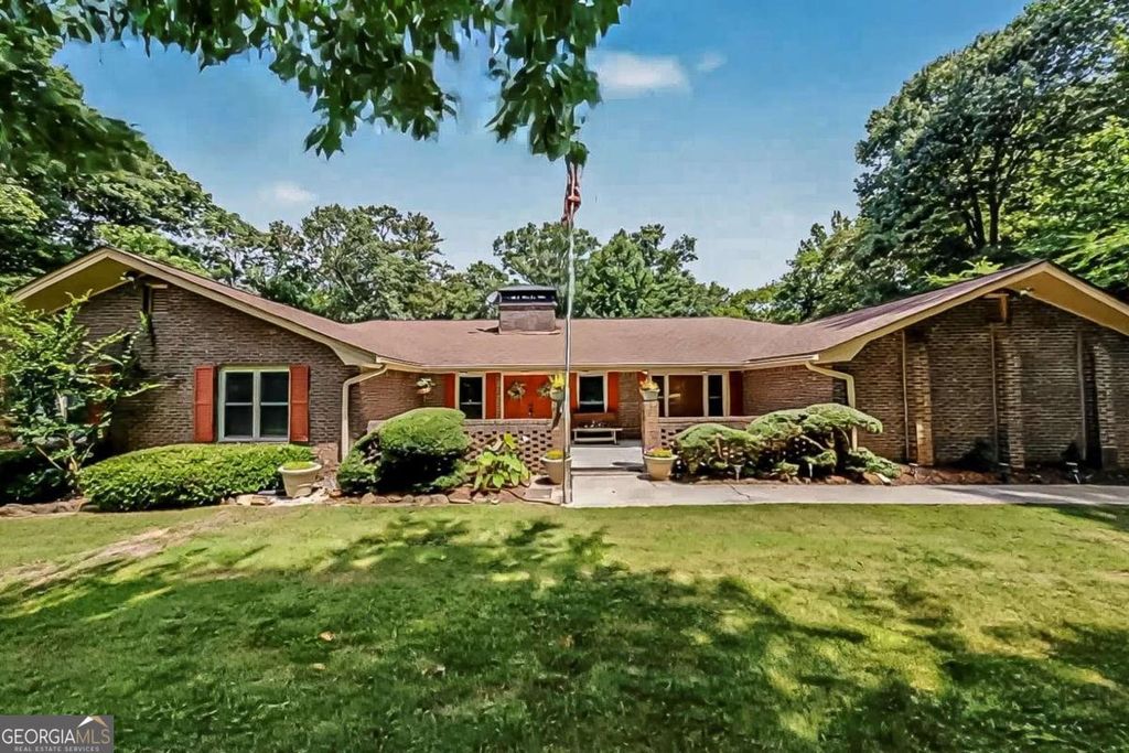 Photo of 124 Shadow Lake Drive SW, Lilburn, GA 30047 (MLS # 10781434)