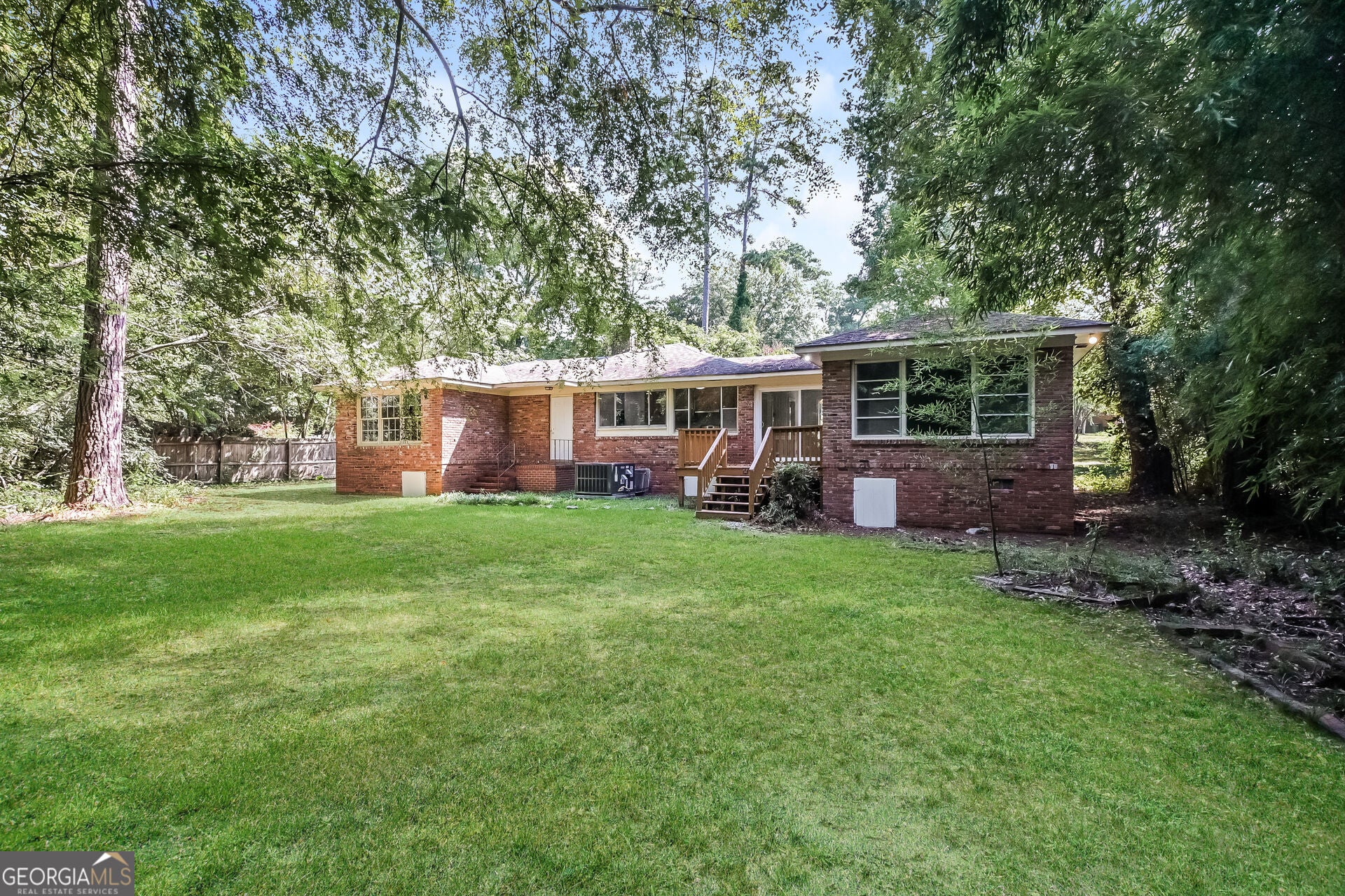 5225 Boyd DR