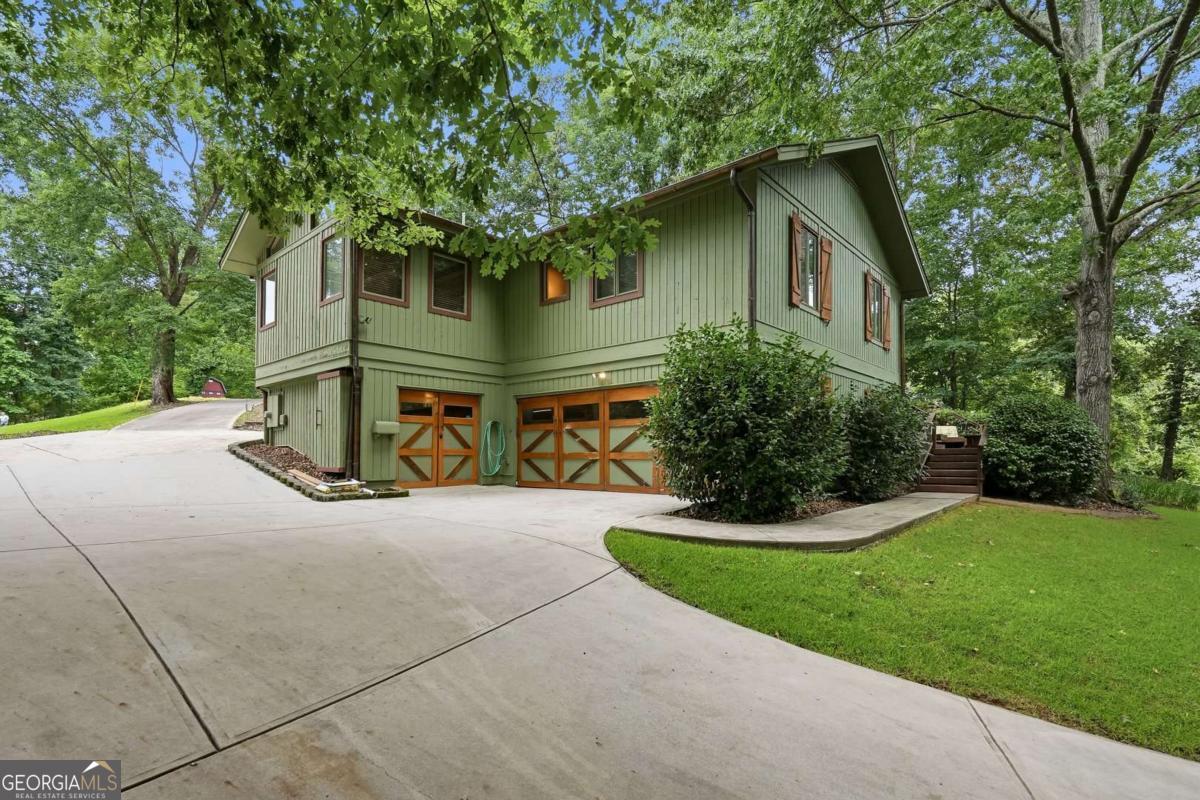 2033 Riverwood DR