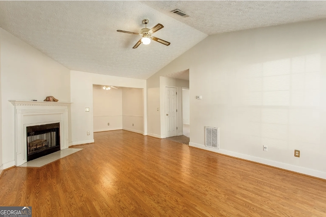 320 Willow Springs DR