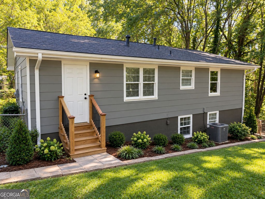 Photo of 1724 E Mercer Drive, Griffin, GA 30223 (MLS # 10872340)