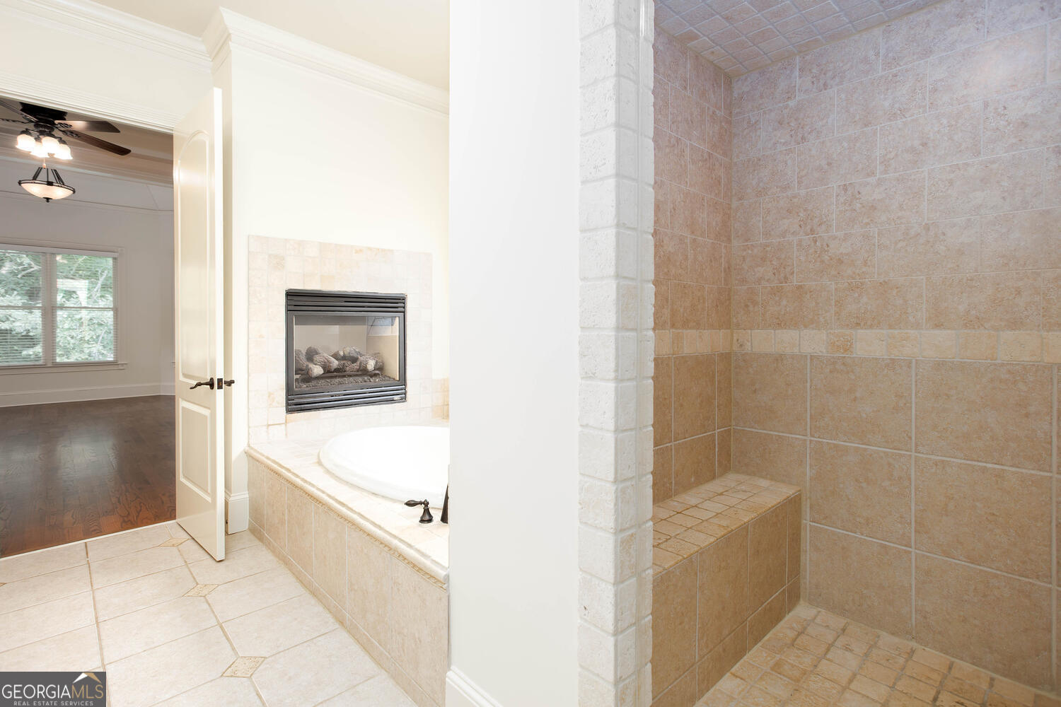 North Hembree Manor - Residential