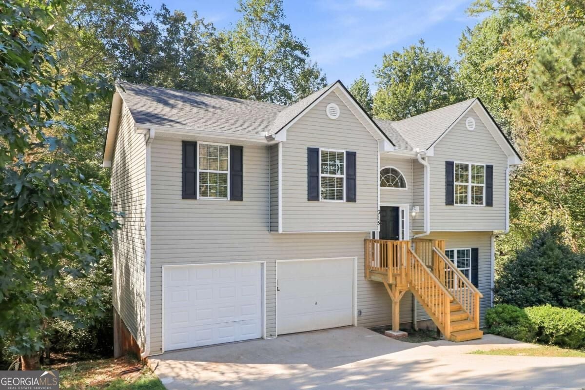 315 Thorn Thicket WAY