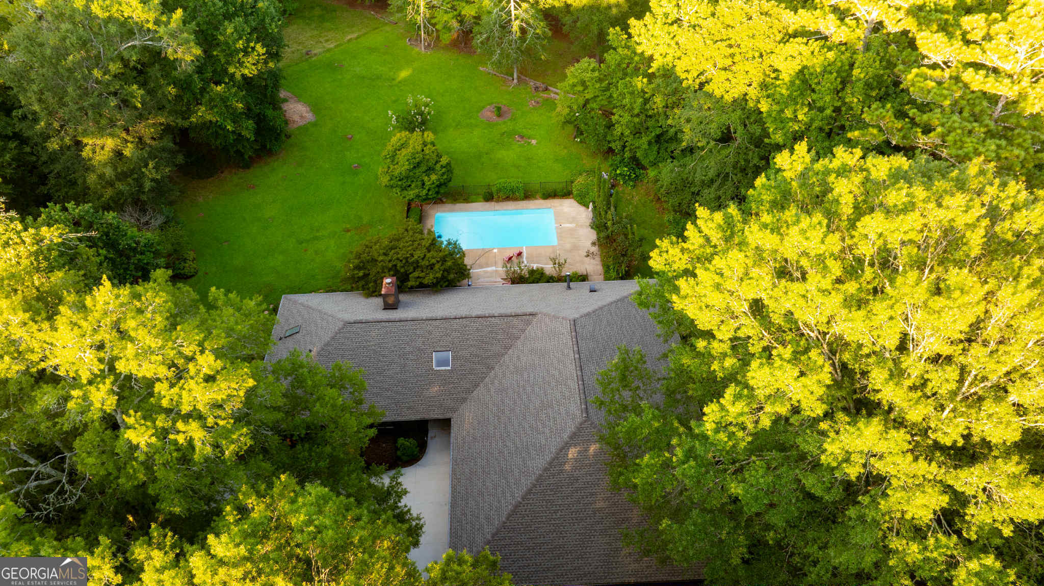 110 Cove LN
