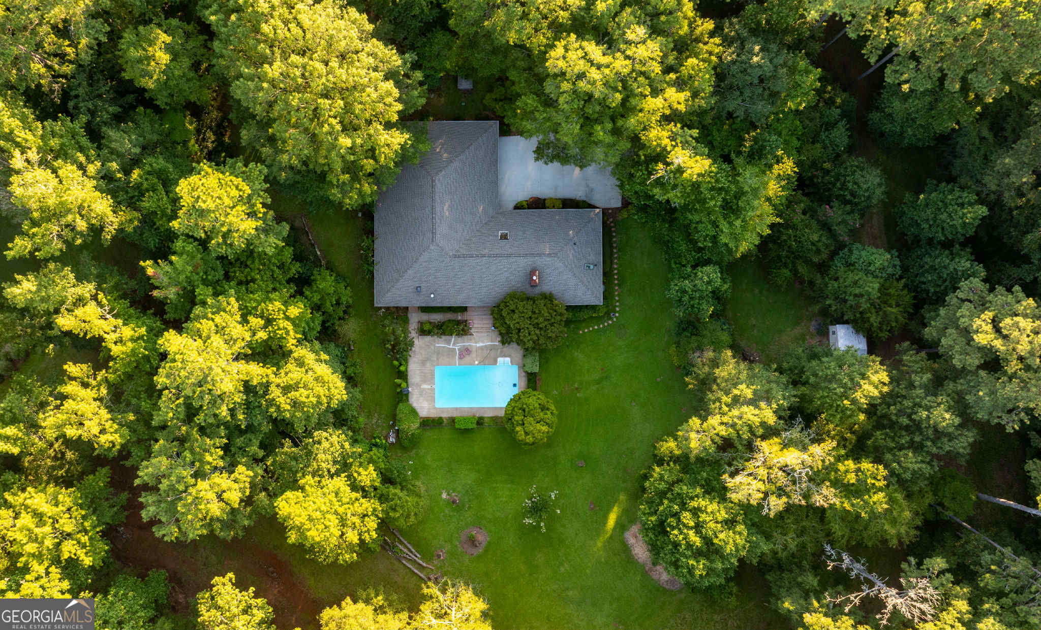 110 Cove LN
