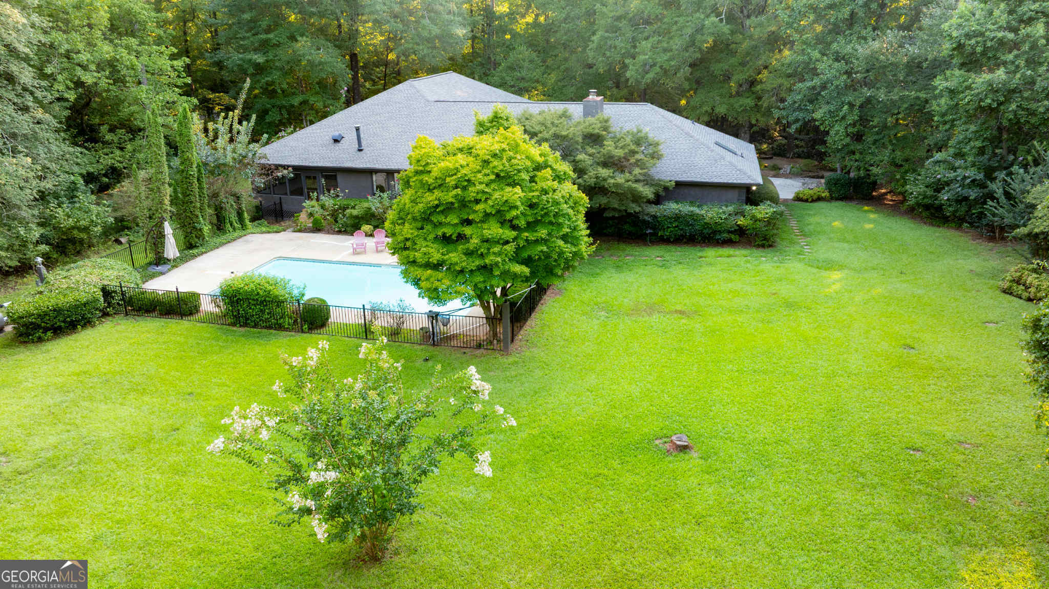 110 Cove LN