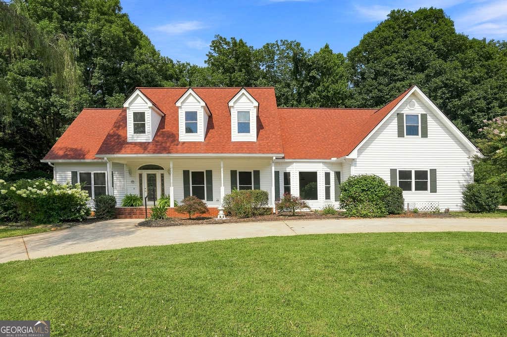 Photo of 124 Golden Autumn Dr, Dahlonega, GA 30533 (MLS # 10814944)