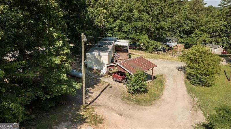 Recently renovated mobile home tucked away in heart of Cartersville. Not far from McKaskey Creek Campground and Lake Allatoona. Easy access to I-75 makes for quick commute.