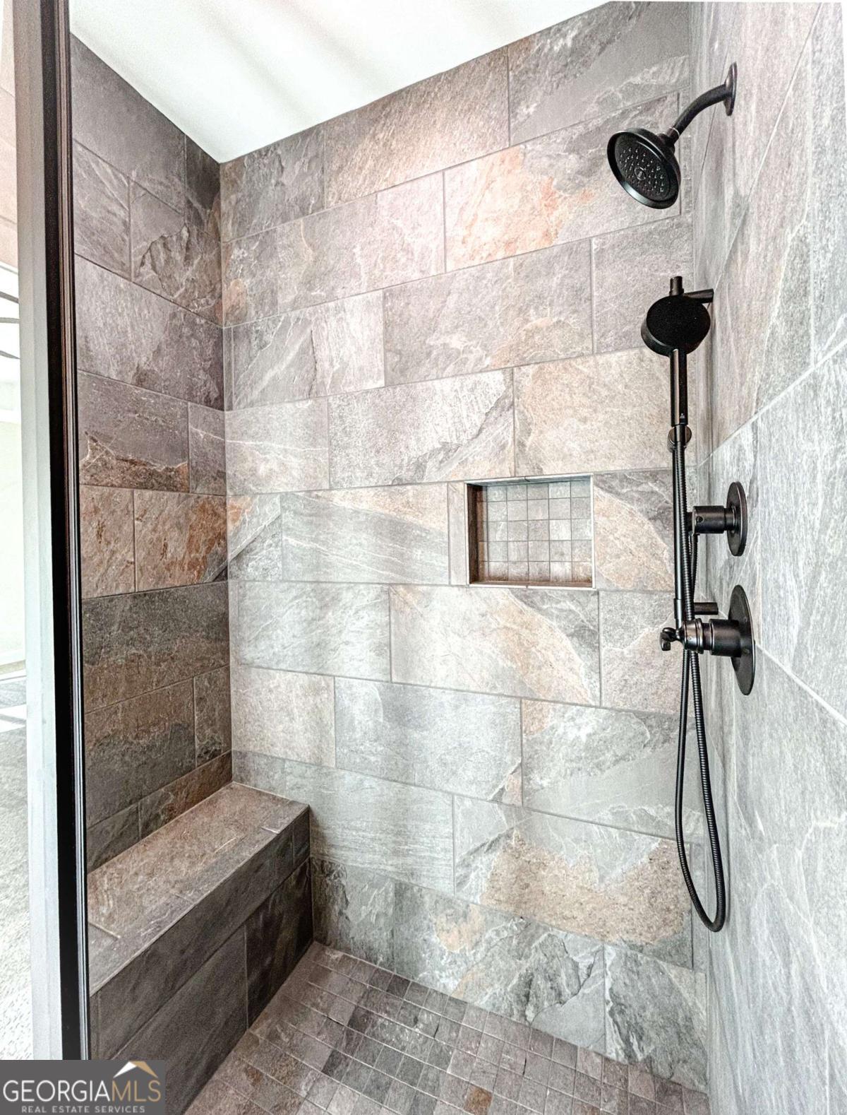 29 Aaron LN NE