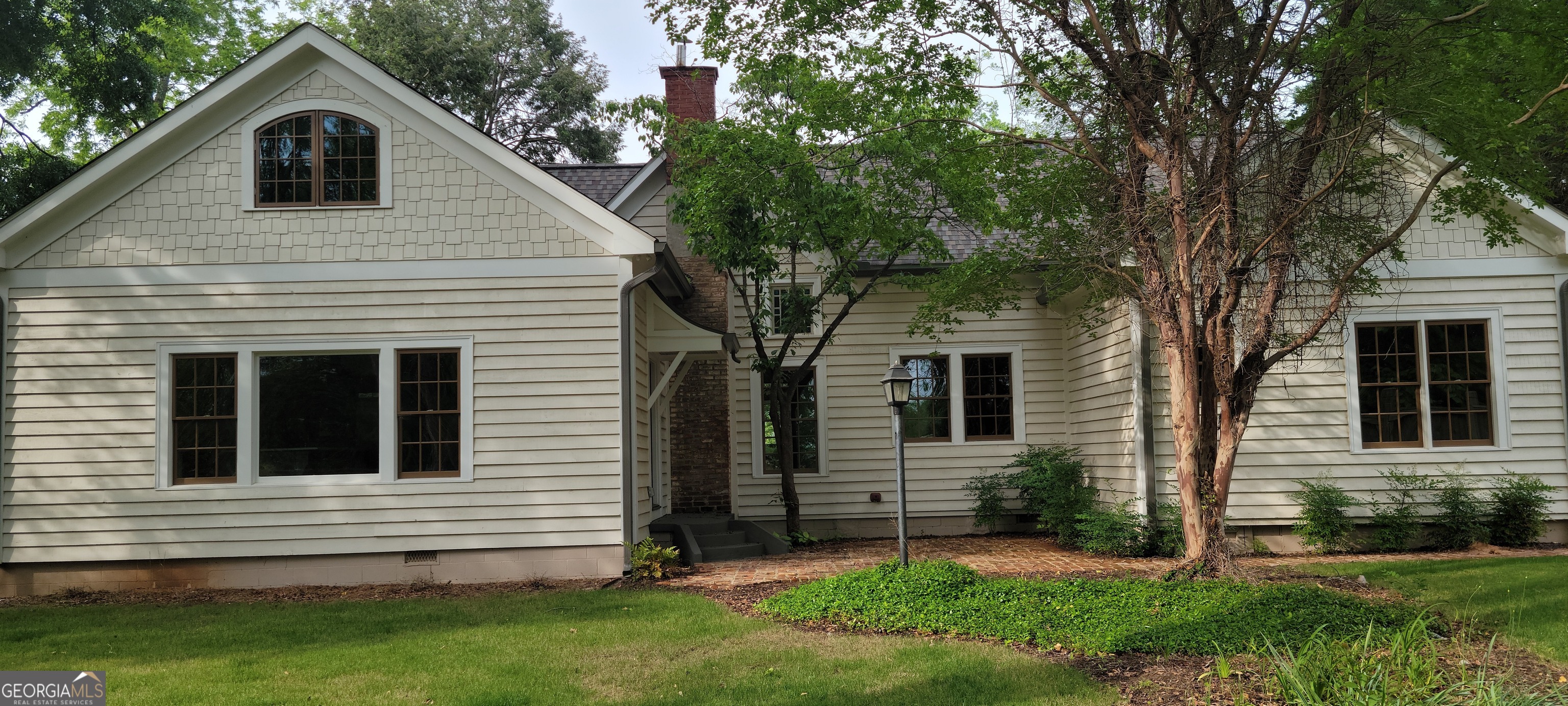 213 W Hightower TRL
