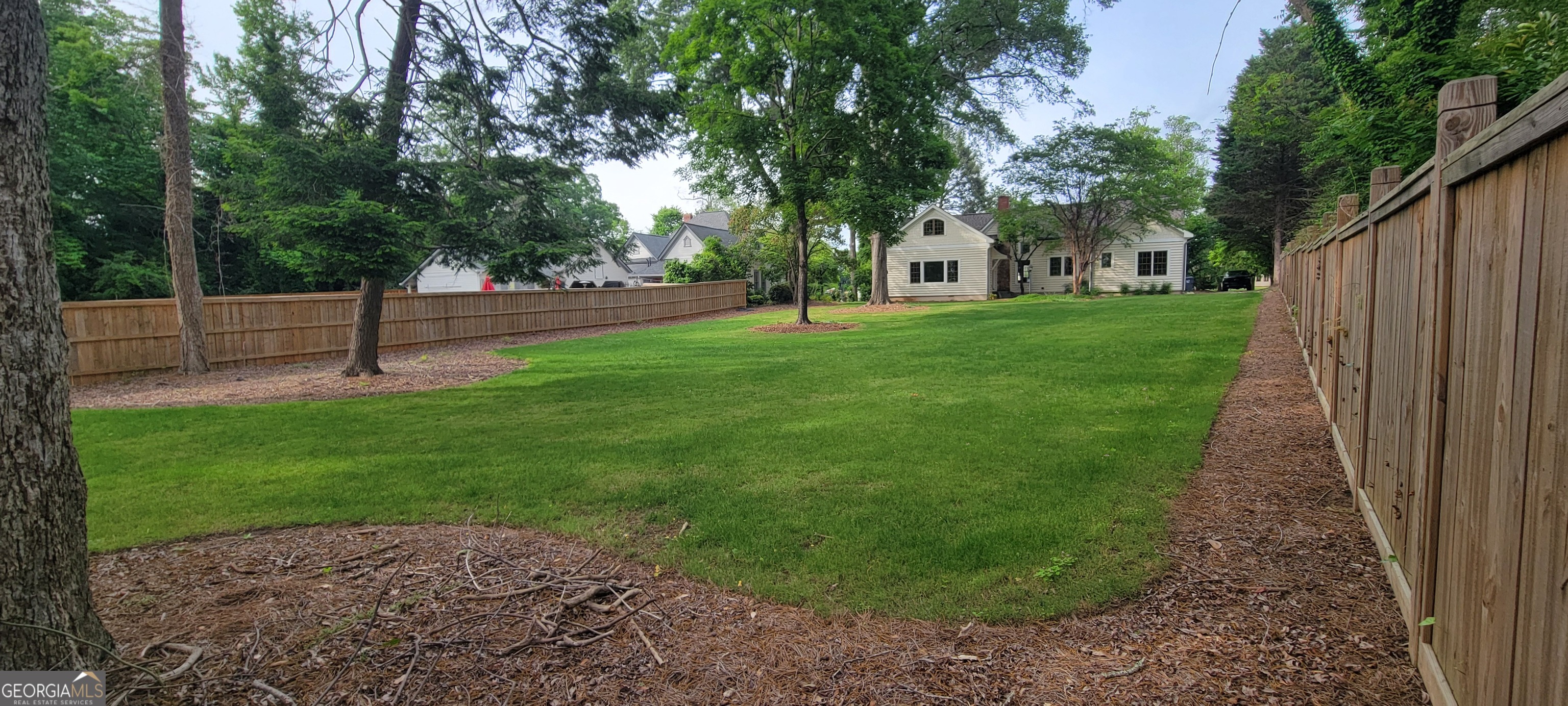 213 W Hightower TRL