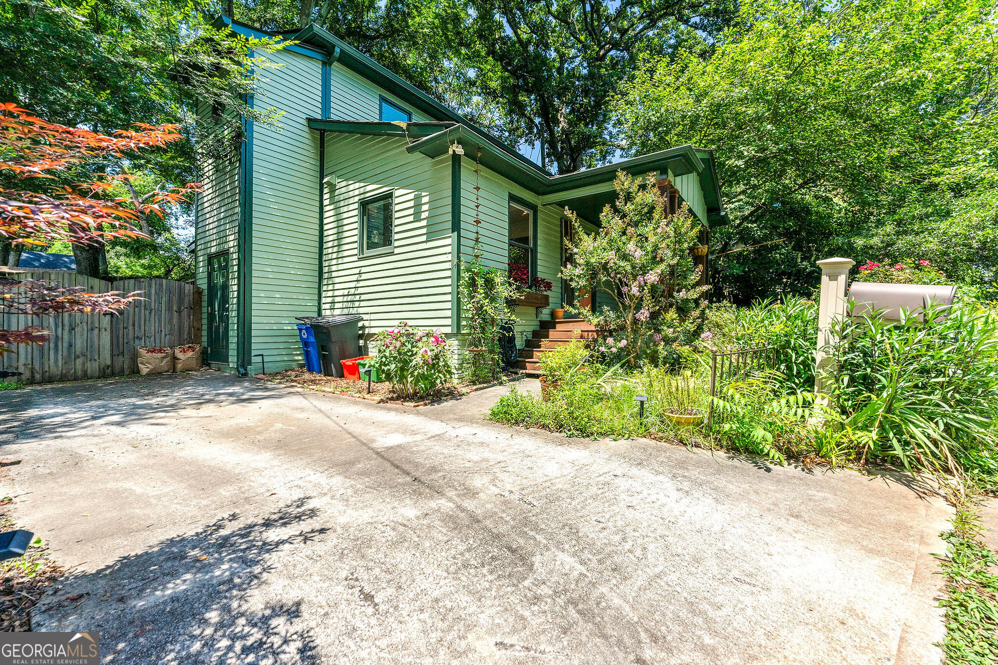 216 Leyden ST