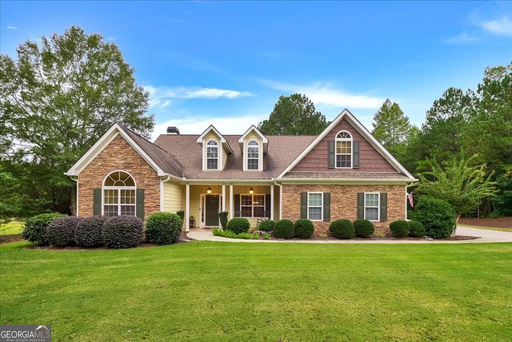Photo of 211 Willow Bend Way, Senoia, GA 30276 (MLS # 10694753)