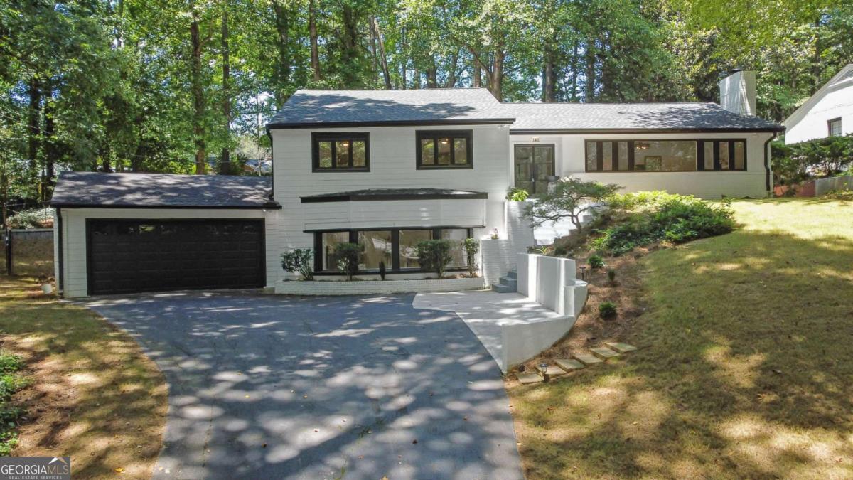 2858 Mornington DR NW