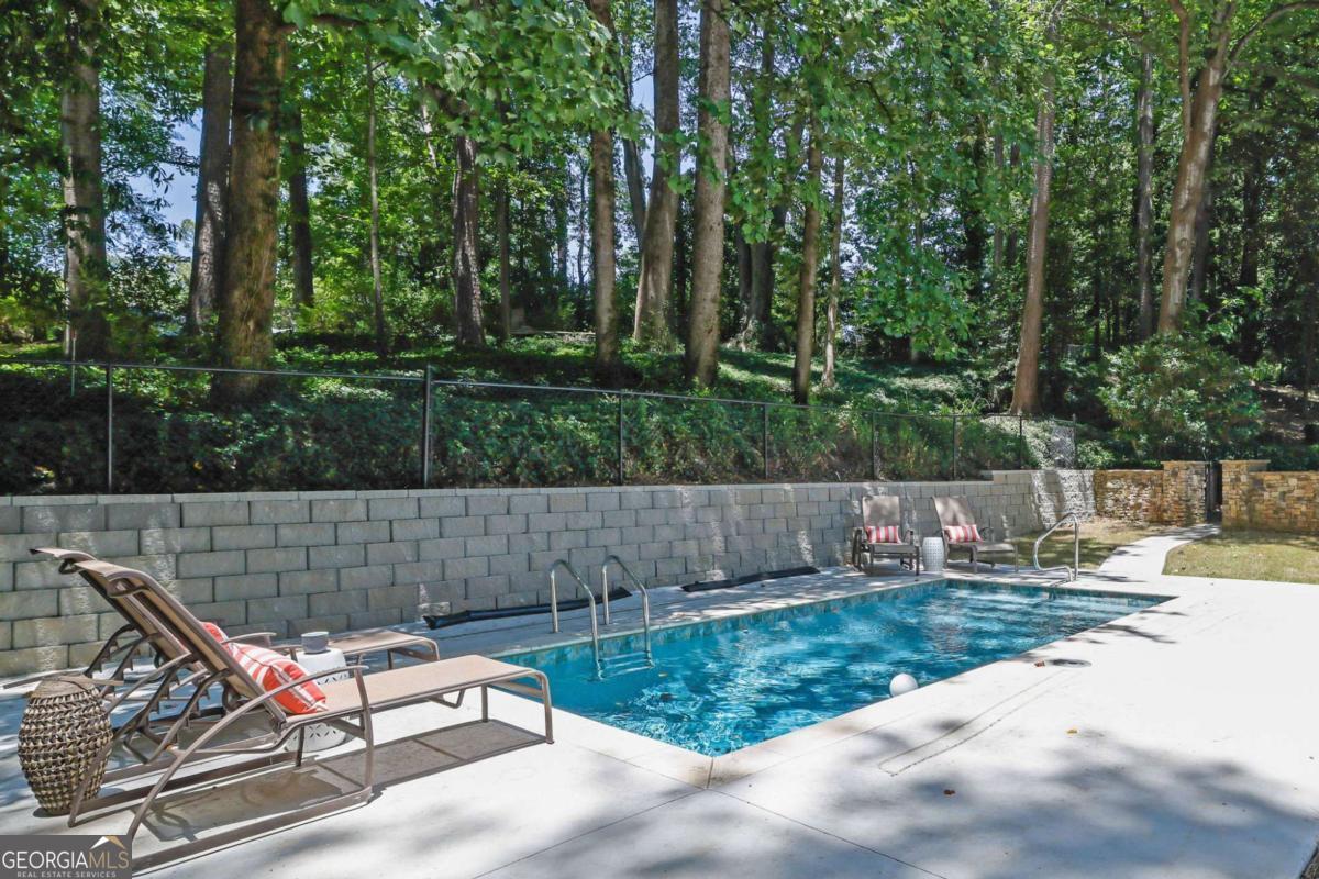 2858 Mornington DR NW