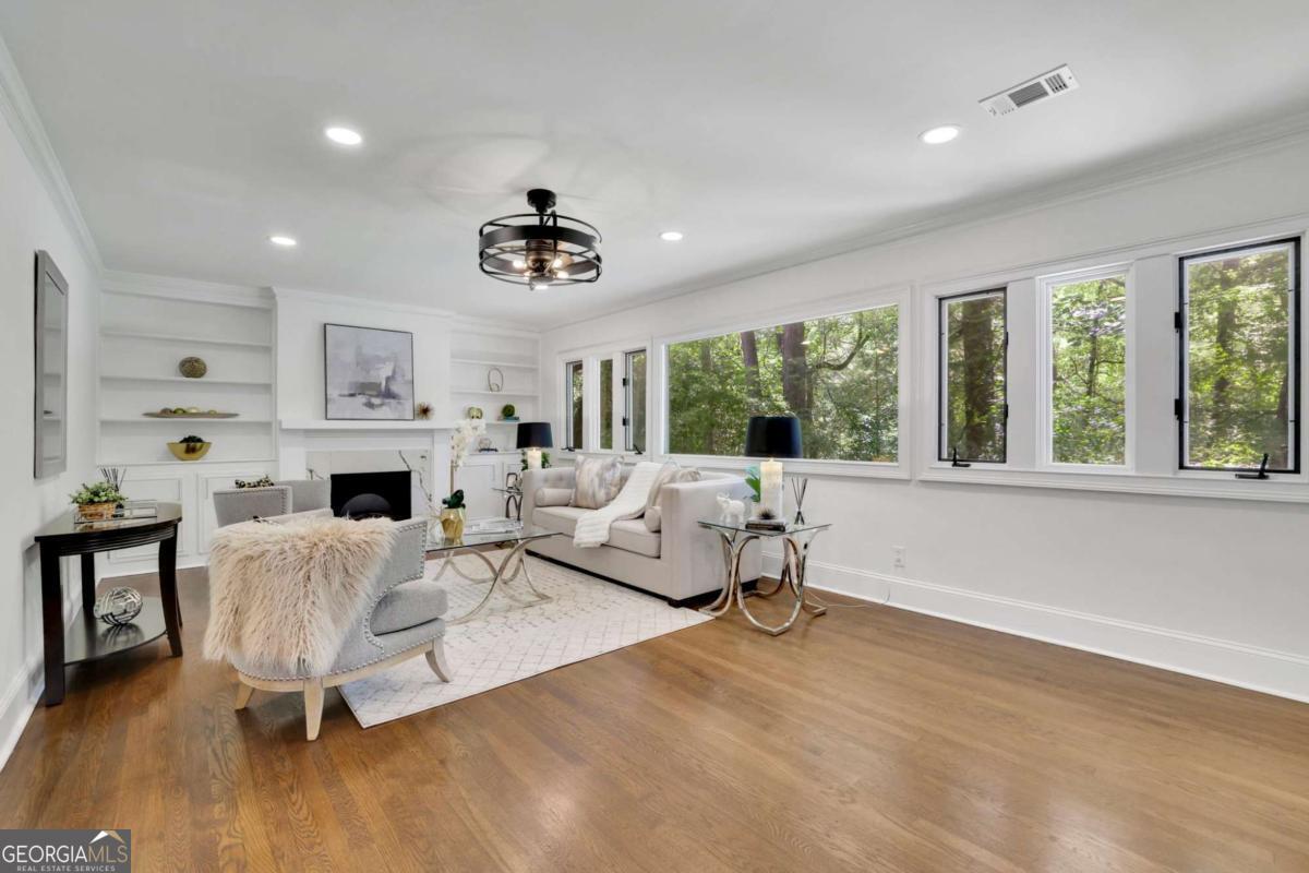 2858 Mornington DR NW