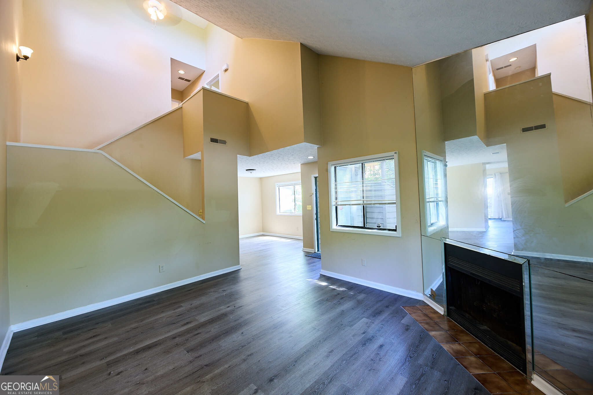 PARKAIRE CROSSING CONDOS - Residential