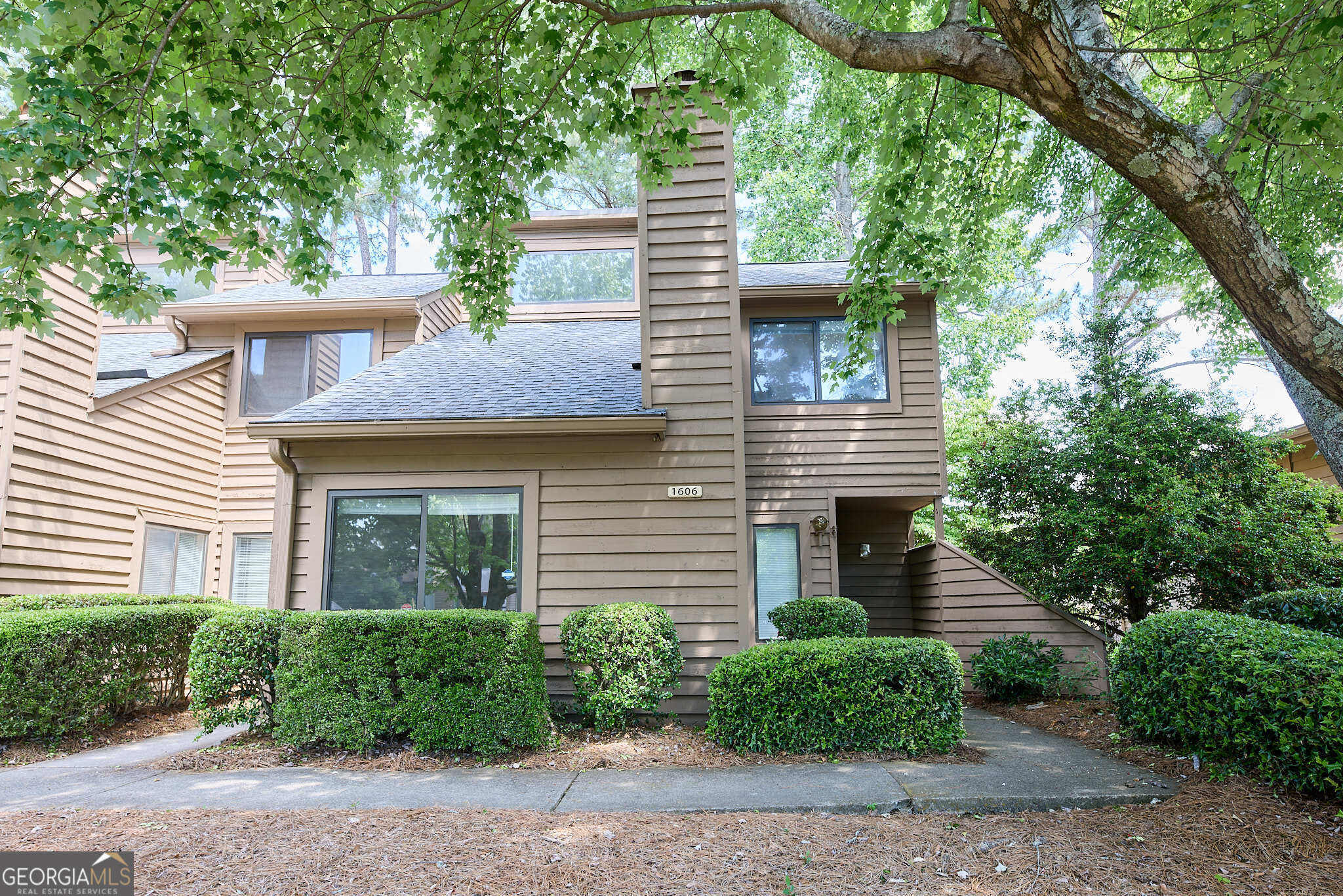End Unit Townhome in Walton School District! Welcome to this charming 2-bedroom, 2.5-bathroom end-unit townhome at 1606 Parkaire Crossing. Located in the highly sought-after Walton School District, this home offers a spacious and well-maintained living space. Step inside to find new hardwood floors throughout, with a cozy living area featuring a fireplace and a large window that fills the space with natural light. The dining area connects seamlessly to the private back patio, perfect for outdoor relaxation. The kitchen has been updated with stylish granite countertops, modern cabinetry, and functional appliances, making it a great spot for cooking and entertaining. Upstairs, you'll find two comfortable bedrooms with ample closet space, all with the same beautiful hardwood floors. The bathroom offers a clean, functional layout with updated finishes, including a granite vanity and tiled floors. Enjoy community amenities including a refreshing pool and well-maintained tennis courts. You'll also appreciate the proximity to shopping, dining, and easy access to major roads. Excellent schools such as Walton High School, Dickerson Middle School, and Sope Creek Elementary are all within reach.