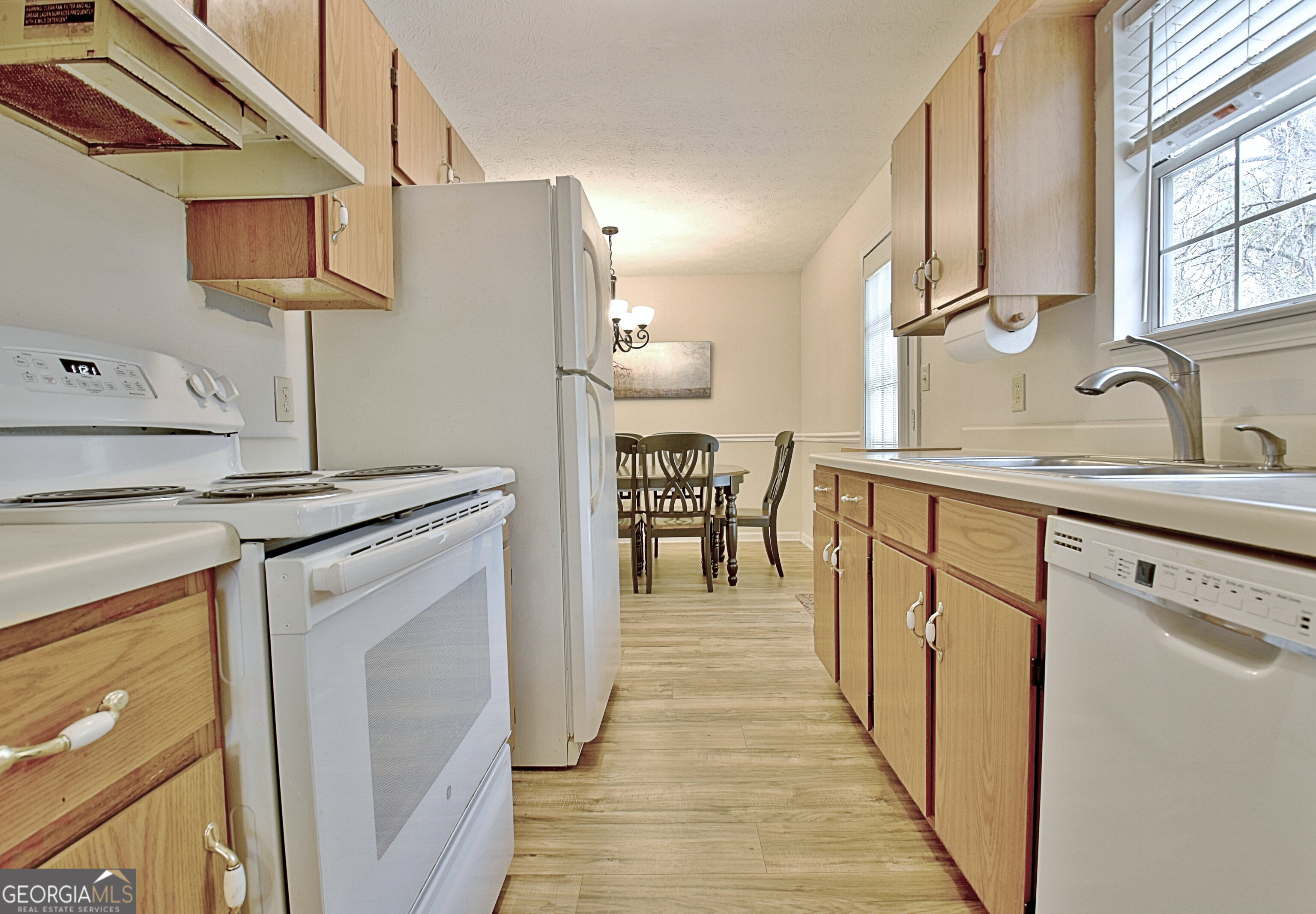 Senoia, Georgia 30276, United States, 3 Bedrooms Bedrooms, ,2 BathroomsBathrooms,Residential,Pending,24109