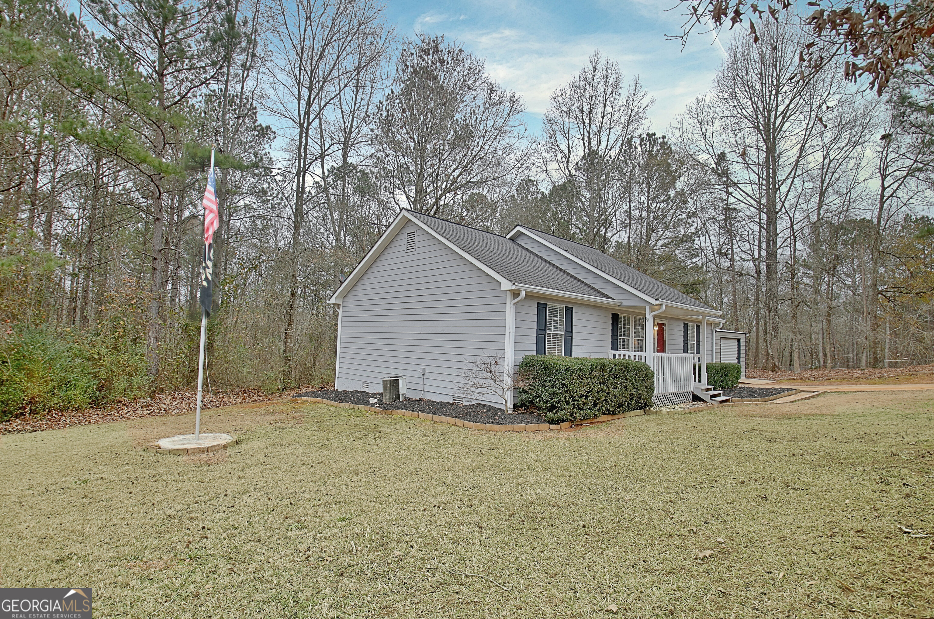 Senoia, Georgia 30276, United States, 3 Bedrooms Bedrooms, ,2 BathroomsBathrooms,Residential,Pending,24109