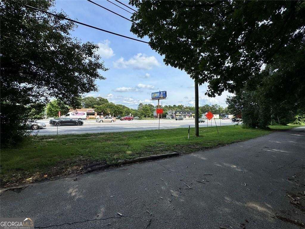 535 Camelot PKWY