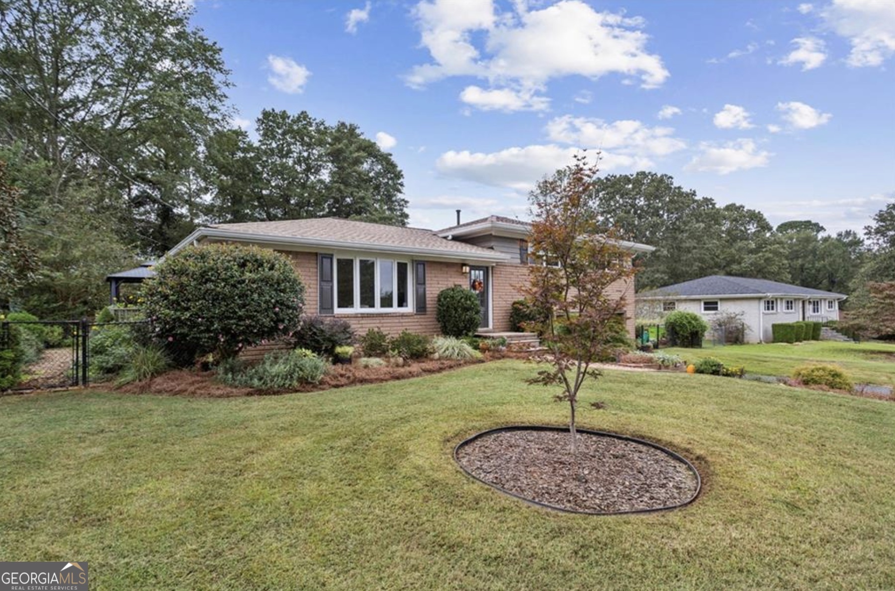 3075 Vandiver DR