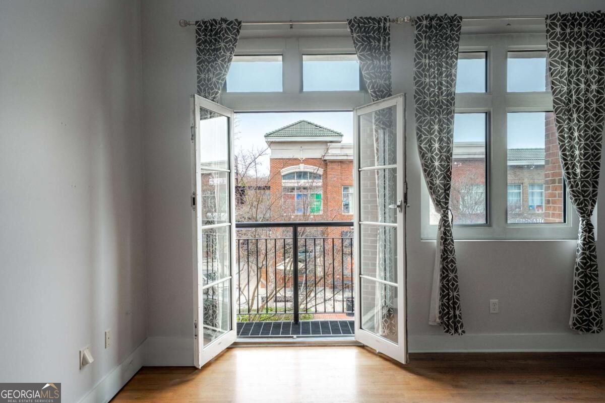 1221 Caroline ST NE 208