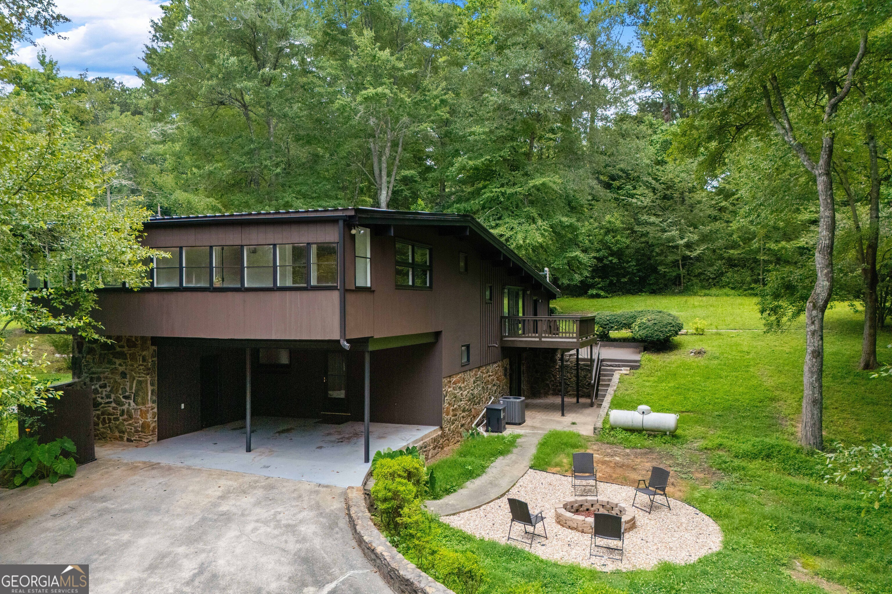 703 Laurel ST