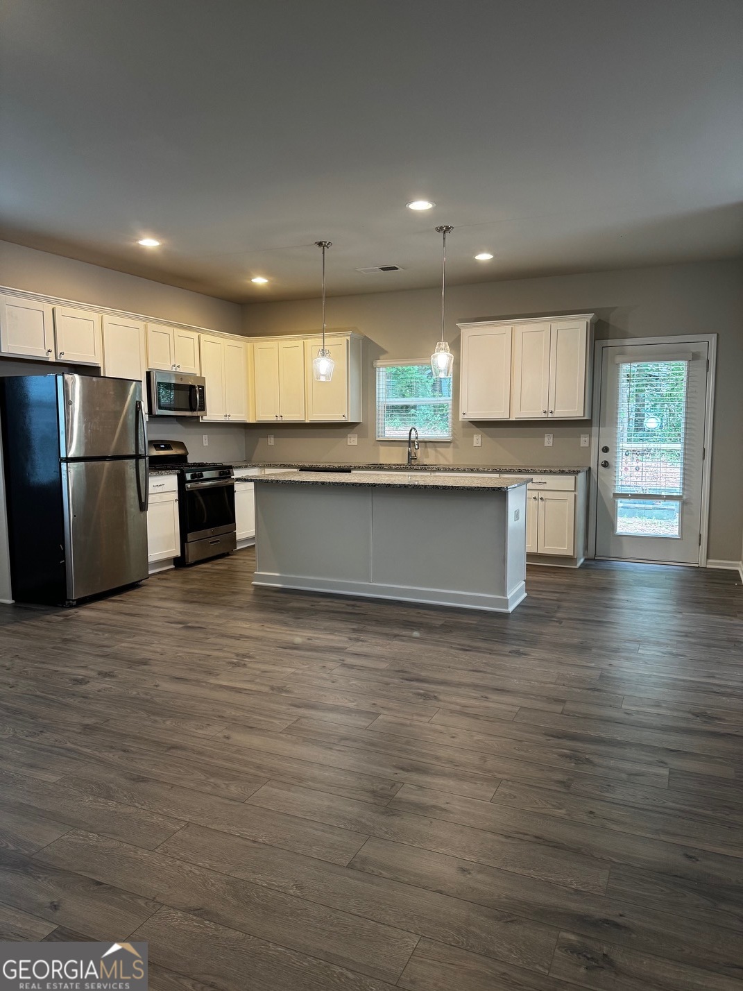 30 Laurel DR E