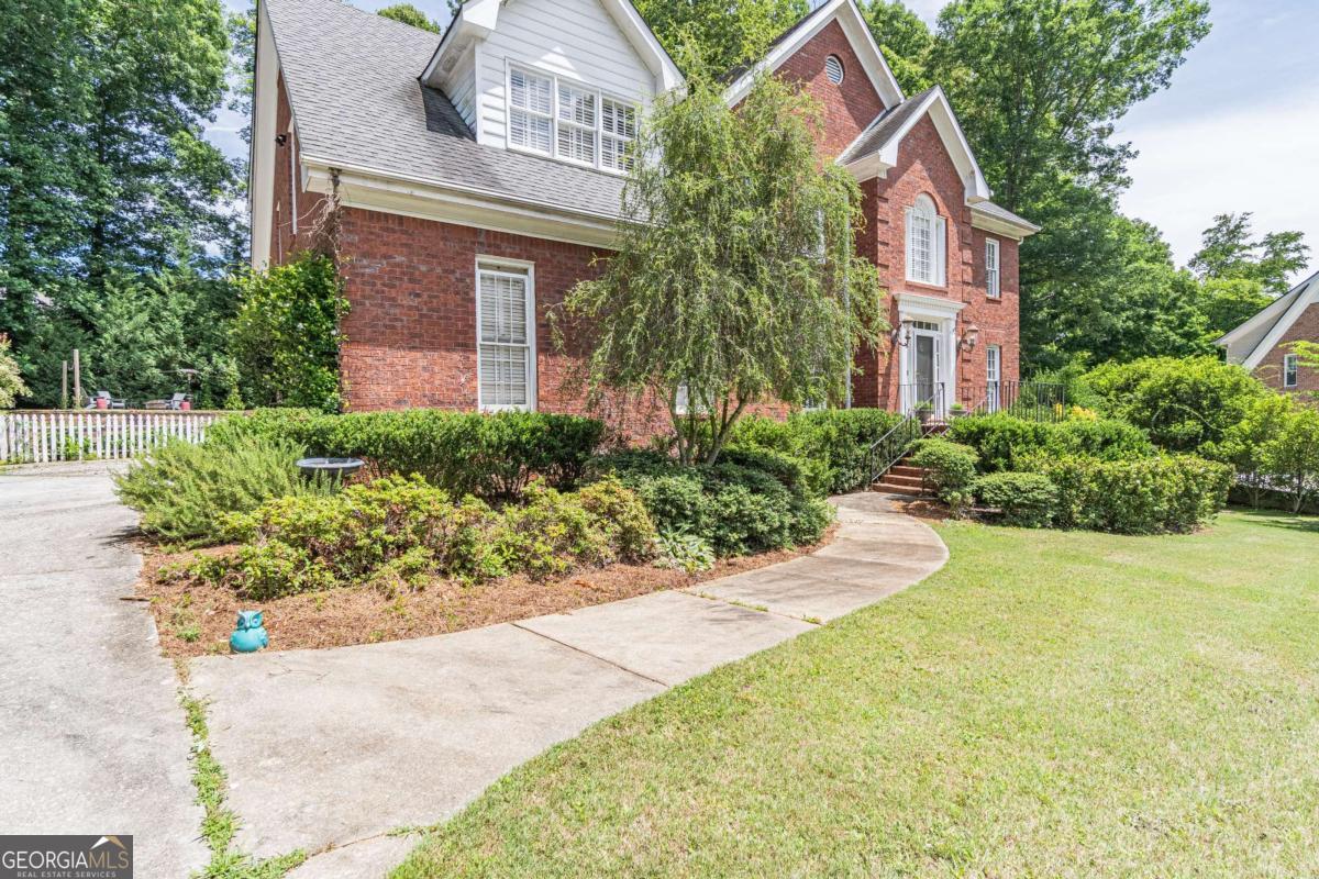 2702 Thatcher CT