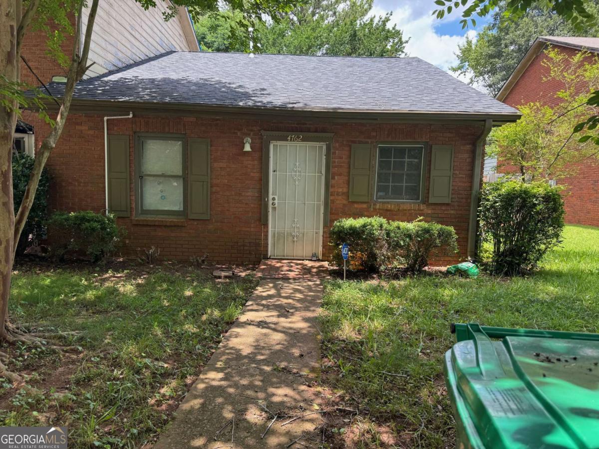 End unit ranch style townhome with 2 bedrooms and 2 full baths. Covered patio in the back.