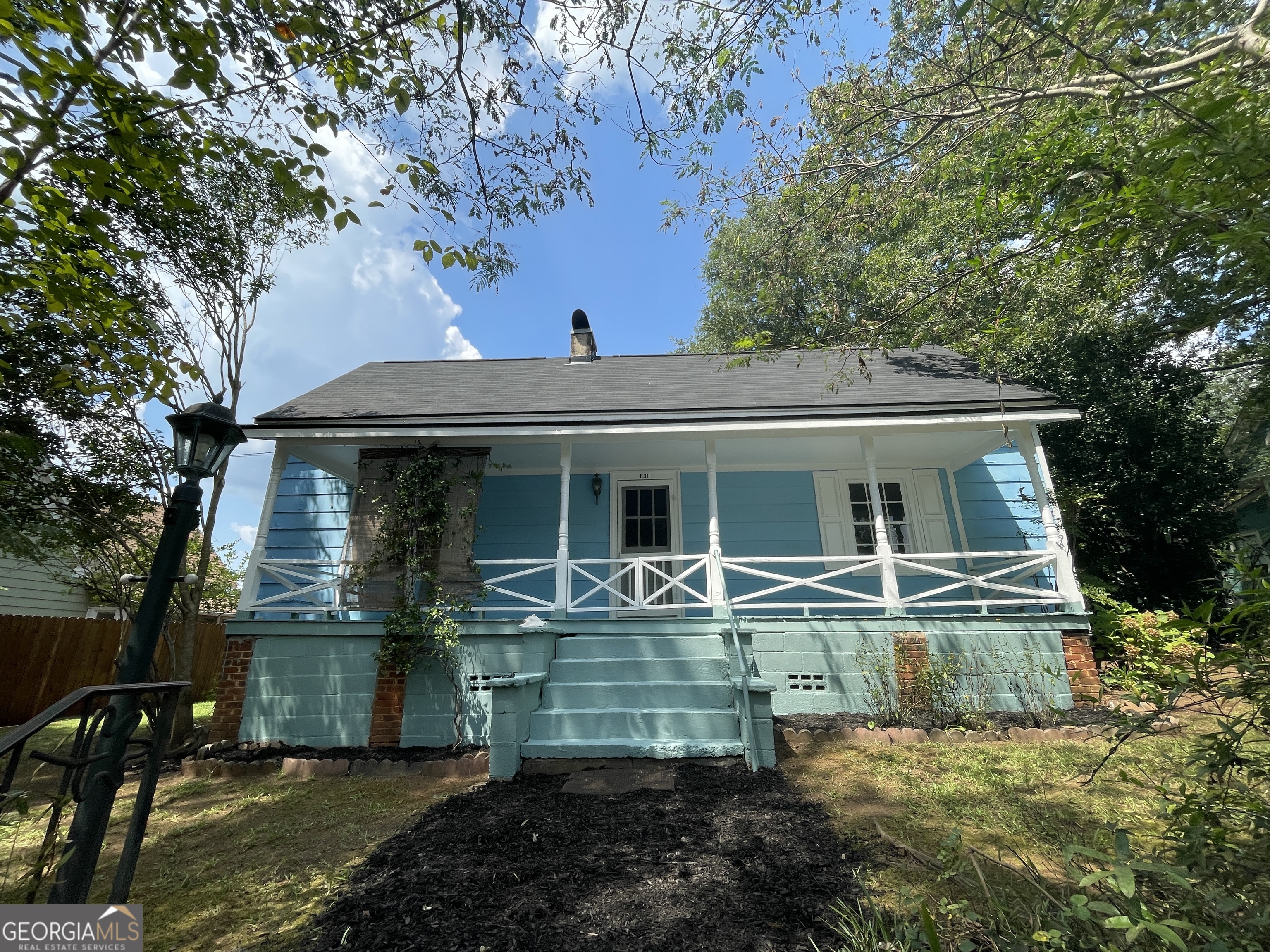 Charming historical house with stainless steel appliances, a garden patio, and PRIVATE OFF-STREET PARKING in the heart of Historic Boulevard. This 2 bedroom, 1 bath home has original hardwoods throughout, and all the character of a Boulevard home. Walk to Normaltown restaurants, White Tiger or the (coming-soon) new Cali-N-Titos! Plus, you get private, level, off-street parking in the rear via Tibbetts Ave off Hiawassee. The desirable location can't be beat. This is the Boulevard rental you've been looking for!
