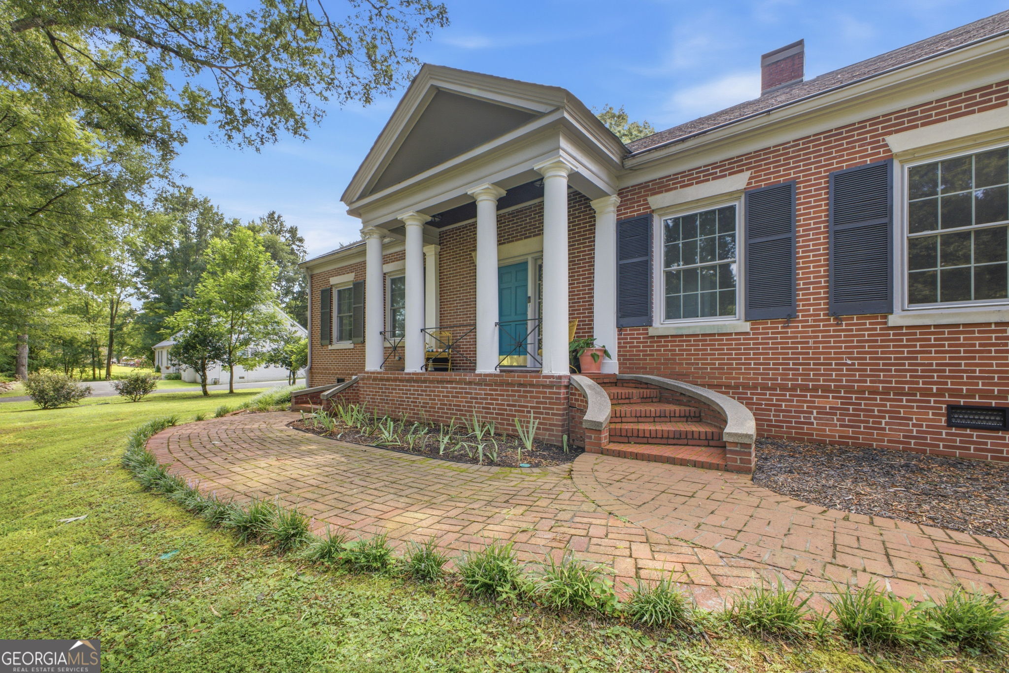 385 Tavern LN