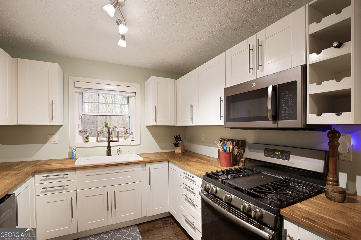 Atlanta, Georgia 30350, United States, 2 Bedrooms Bedrooms, ,1 BathroomBathrooms,Residential,Active,253996