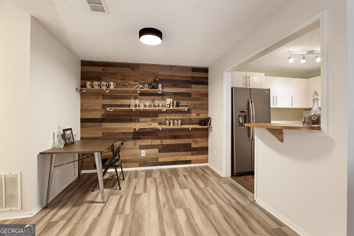 Atlanta, Georgia 30350, United States, 2 Bedrooms Bedrooms, ,1 BathroomBathrooms,Residential,Active,253996