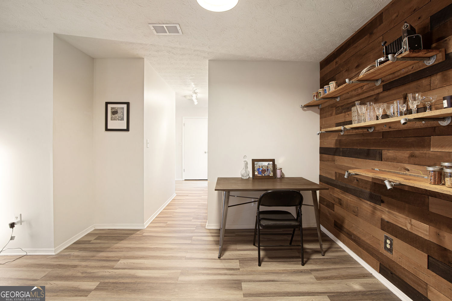 Atlanta, Georgia 30350, United States, 2 Bedrooms Bedrooms, ,1 BathroomBathrooms,Residential,Active,253996