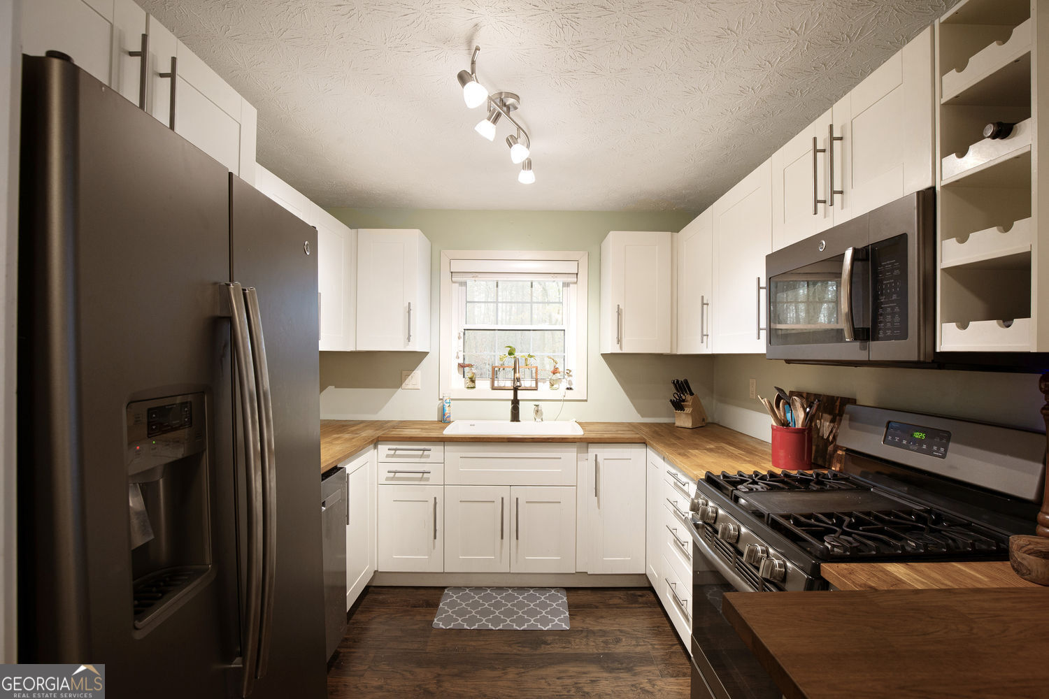 Atlanta, Georgia 30350, United States, 2 Bedrooms Bedrooms, ,1 BathroomBathrooms,Residential,Active,253996